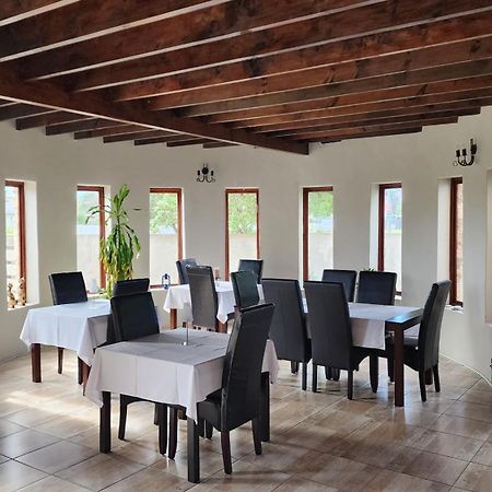 Stonehouse On Main Hotel Струисбай Екстериор снимка