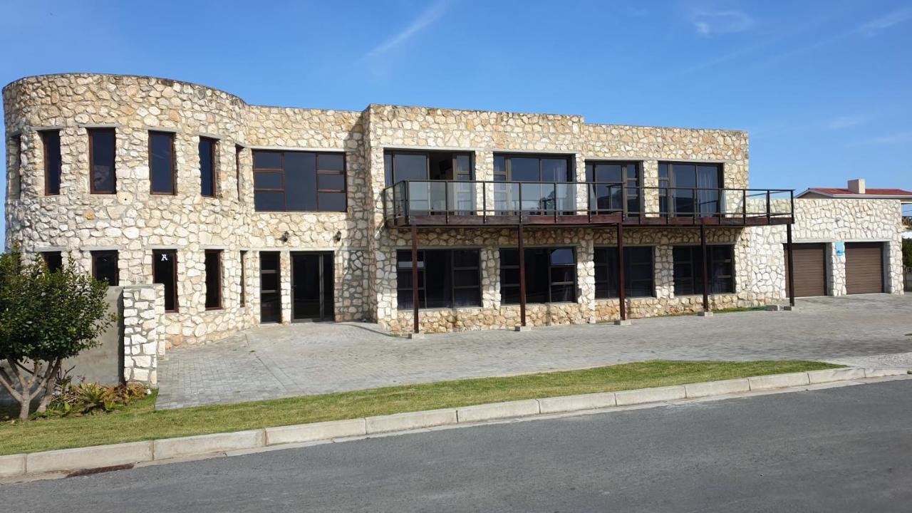 Stonehouse On Main Hotel Струисбай Екстериор снимка