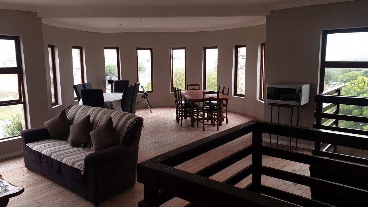 Stonehouse On Main Hotel Струисбай Екстериор снимка