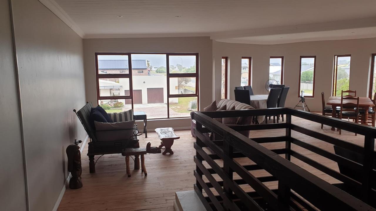 Stonehouse On Main Hotel Струисбай Екстериор снимка