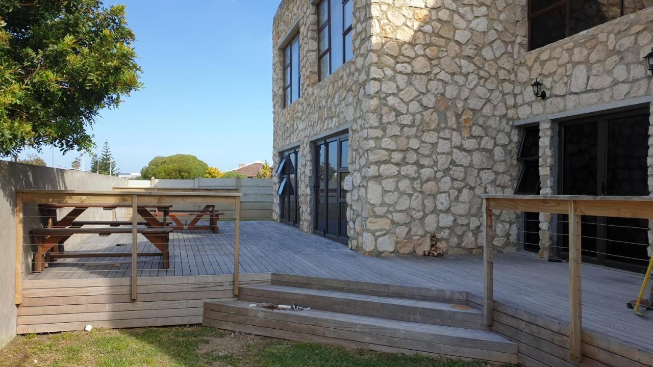 Stonehouse On Main Hotel Струисбай Екстериор снимка