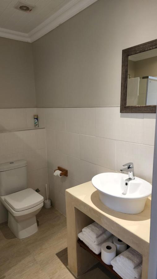 Stonehouse On Main Hotel Струисбай Екстериор снимка