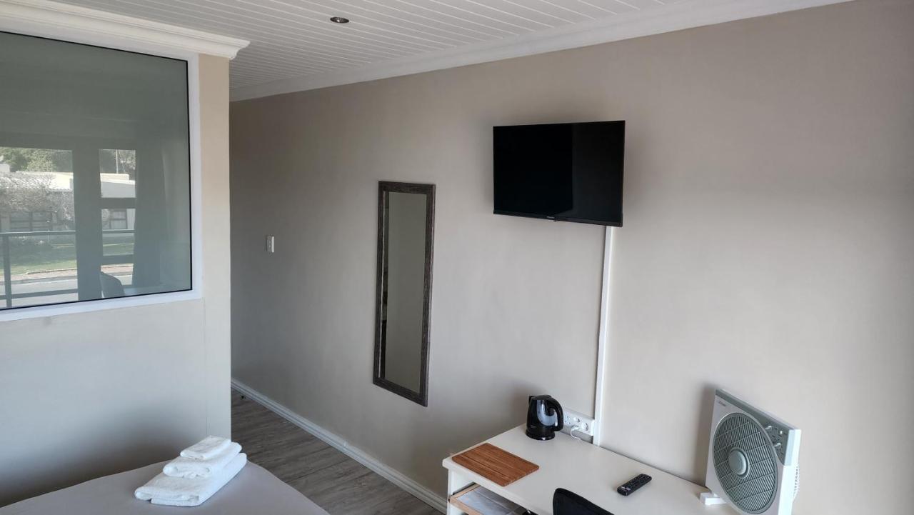 Stonehouse On Main Hotel Струисбай Екстериор снимка