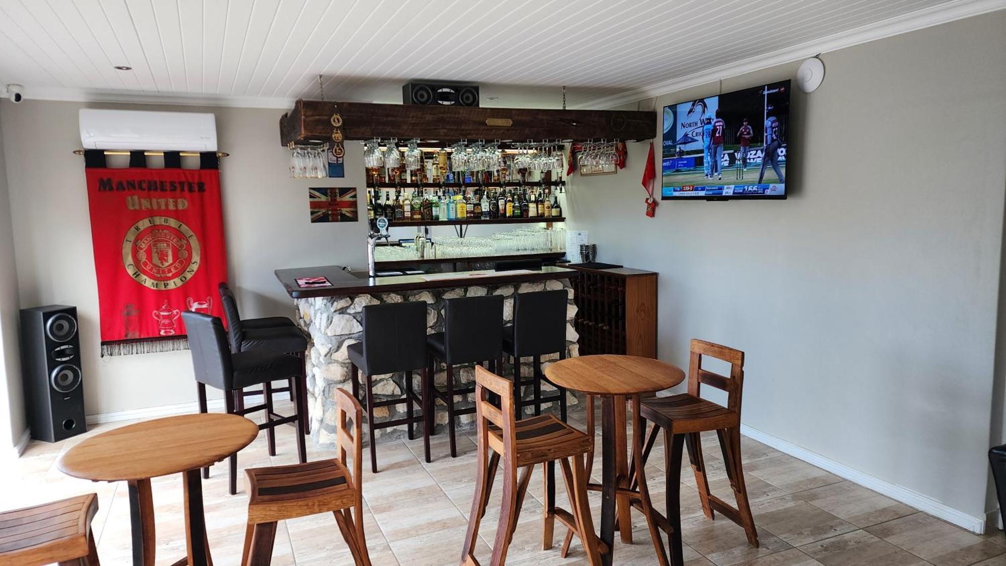 Stonehouse On Main Hotel Струисбай Екстериор снимка