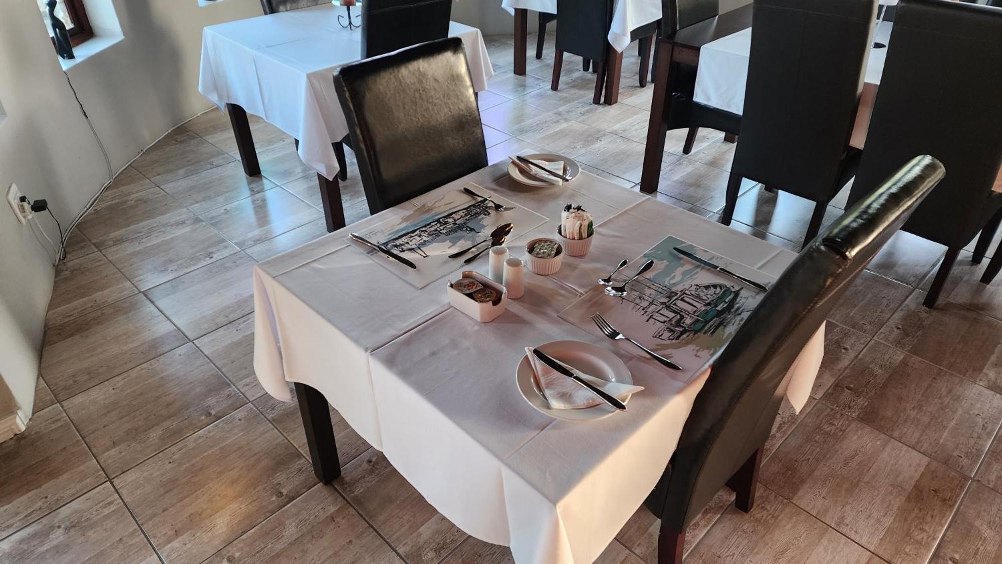 Stonehouse On Main Hotel Струисбай Екстериор снимка