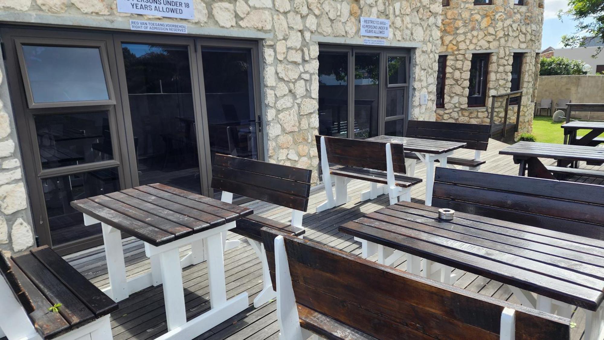 Stonehouse On Main Hotel Струисбай Екстериор снимка